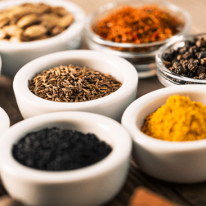 خواص دارویی ادویه‌های هندی؛ از زردچوبه تا هل سبز